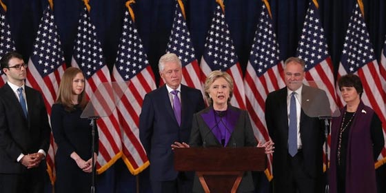 ما هي الرسالة التي حملها ثوب هيلاري كلينتون في آخر ظهور لها؟ صورة رقم 1