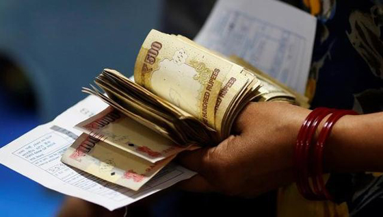 هندية لم تفهم قرار الحكومة فوضعت حدا لحياتها شنقا صورة رقم 1