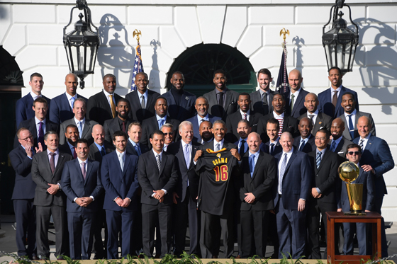 اوباما يناقش مع ترامب سياسة امريكا وميشيل تعلم ميلانيا كيف تربي ابنها! صورة رقم 18