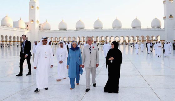 فريق حراسة من 5 نساء يرافق زوجة الامير تشارلز في ابو ظبي.. صور صورة رقم 3