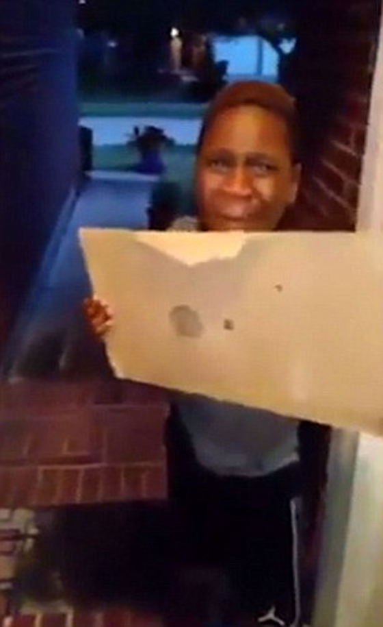 ام تطرد ابنها من المنزل لانه منح صوته لترامب.. فيديو صورة رقم 2