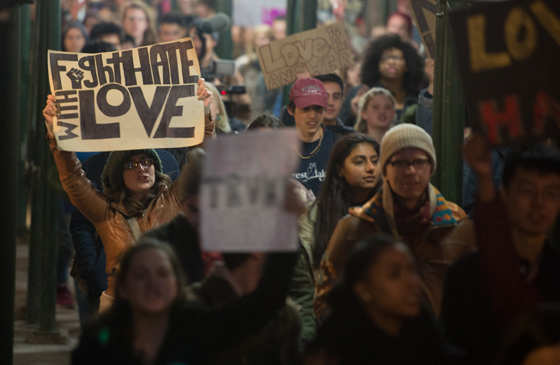 اعلامي امريكي مسلم: ترامب دعا لمنع ربع الانسانية من دخول امريكا صورة رقم 5