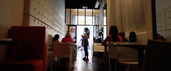 زبائن مطعم تركوا اكرامية بقيمة الف دولار لكلب النادلة.. ما السبب؟ صورة رقم 1