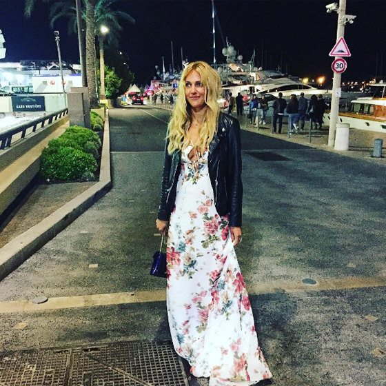النجمة التركية مريم اوزيرلي تستمتع بأوقات سعيدة مع طفلتها.. صور صورة رقم 20