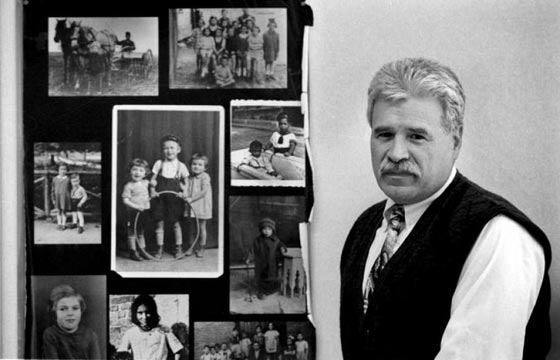 وقف عمل معلم امريكي قارن بين هتلر وترامب بشأن ترحيل الاجانب صورة رقم 3