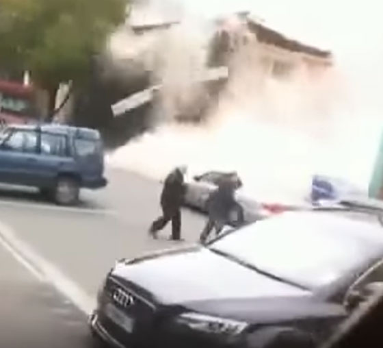 فيديو مثير.. لحظة انهيار بناية جراء زلزال ضرب نيوزيلندا صورة رقم 2