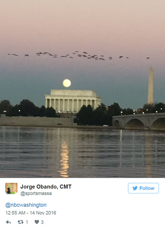 هكذا ظهر القمر العملاق فجر اليوم الاثنين 14 نوفمبر حول العالم صورة رقم 13