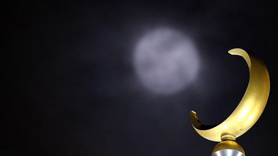 هكذا ظهر القمر العملاق الساطع حول العالم.. صور صورة رقم 2