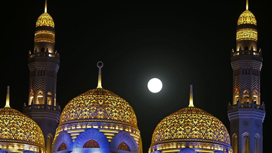 هكذا ظهر القمر العملاق الساطع حول العالم.. صور صورة رقم 3