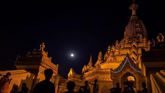 هكذا ظهر القمر العملاق الساطع حول العالم.. صور صورة رقم 4