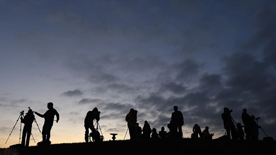 هكذا ظهر القمر العملاق الساطع حول العالم.. صور صورة رقم 5