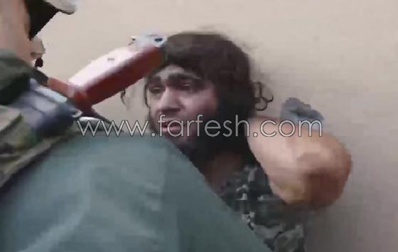 فيديو لحظة اعتقال داعشي مذعور يشبه رجال الكهوف في الموصل صورة رقم 1