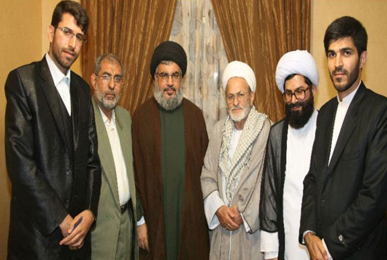 صور لفتاة مخابرات ترتمي باحضان ابرز رجال الدين والمجاهدين الايرانيين صورة رقم 4