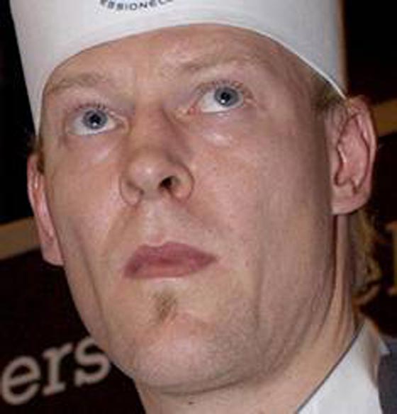 3 مسلمين يعتدون على كبير الطهاة في السويد لانه شبيه ترامب!  صورة رقم 11