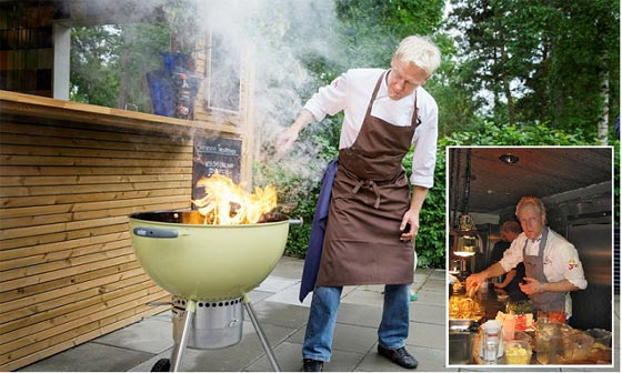 3 مسلمين يعتدون على كبير الطهاة في السويد لانه شبيه ترامب!  صورة رقم 8