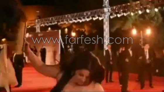 شاهدوا سقوط سما المصري على السجادة الحمراء صورة رقم 2