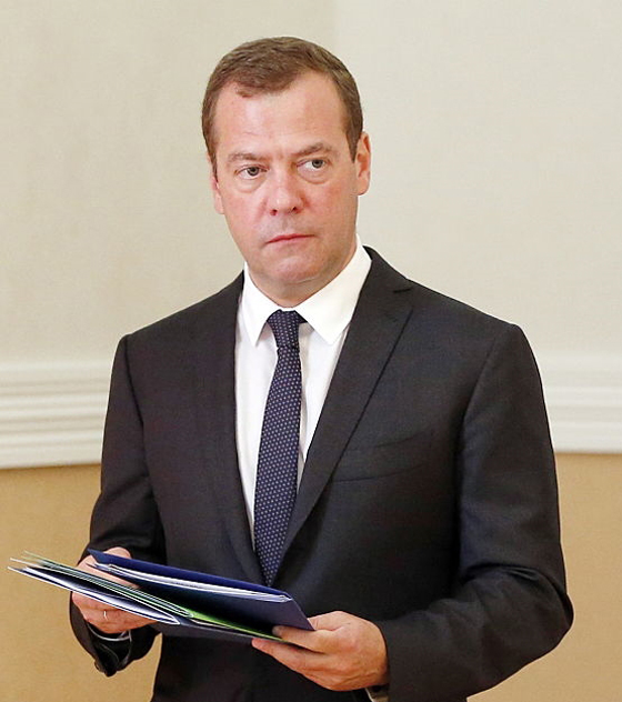 وزير إسرائيلي يهدي الروسي مدفيديف مروحية مسيرة تحوي تكنولوجيا سرية صورة رقم 12