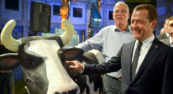 وزير إسرائيلي يهدي الروسي مدفيديف مروحية مسيرة تحوي تكنولوجيا سرية صورة رقم 1