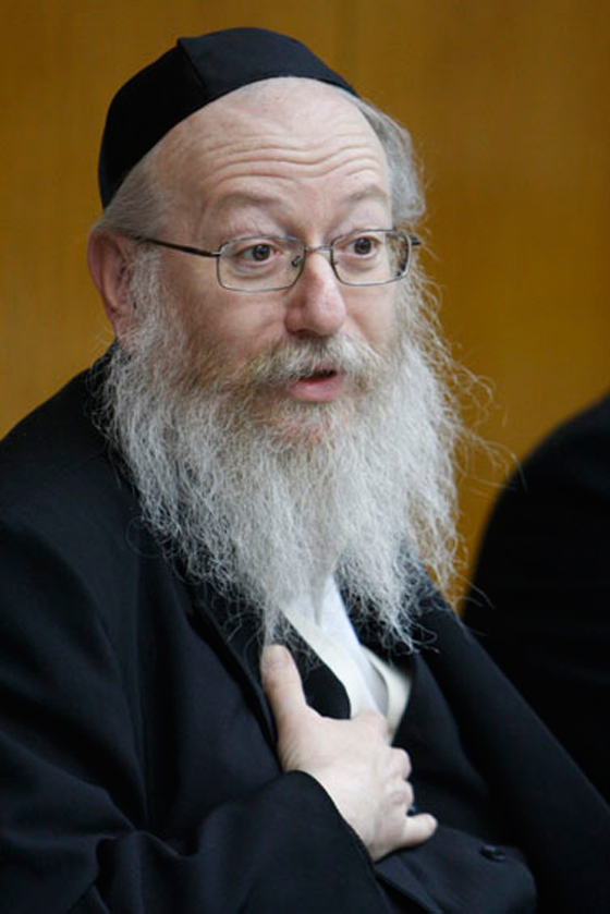 وزير يهودي متدين متشدد يصدم الاسرائيليين ويعارض قانون منع الآذان  صورة رقم 4