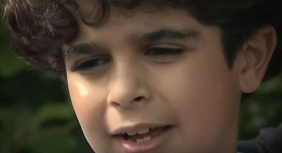  فيديو مثير: طفل ينقذ اخيه الرضيع من الموت بمعجزة صورة رقم 1