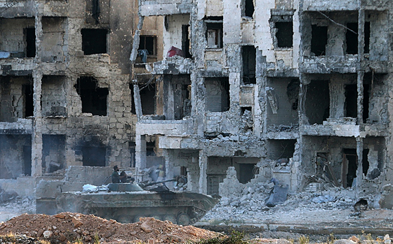 فيديو مؤثر لعملية انقاذ طفل سوري من تحت الانقاض شرقي حلب صورة رقم 8