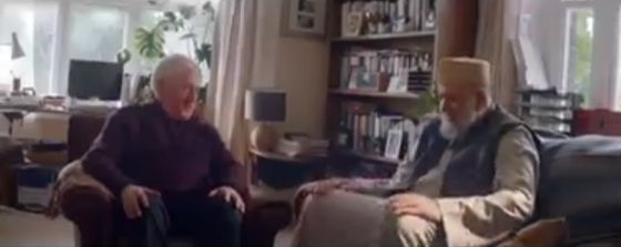  فيديو لعلاقة دافئة بين إمام مسجد وقس مسيحي تنقل رسالة سلام لترامب صورة رقم 4