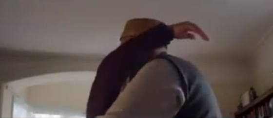  فيديو لعلاقة دافئة بين إمام مسجد وقس مسيحي تنقل رسالة سلام لترامب صورة رقم 5