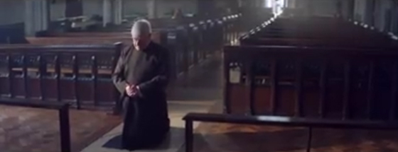  فيديو لعلاقة دافئة بين إمام مسجد وقس مسيحي تنقل رسالة سلام لترامب صورة رقم 7