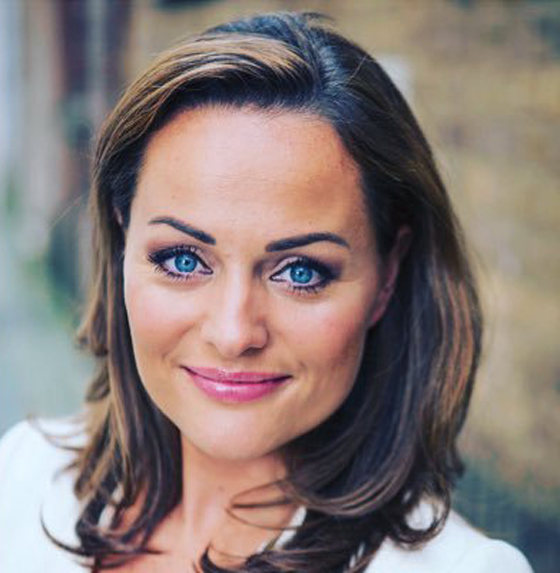 فيديو وصور.. آلام المخاض تداهم مذيعة أخبار على الهواء مباشرة صورة رقم 10