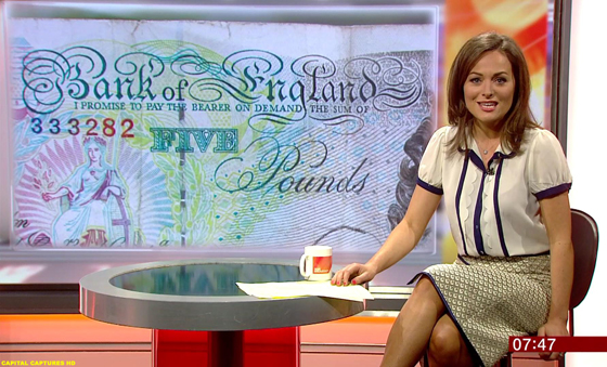 فيديو وصور.. آلام المخاض تداهم مذيعة أخبار على الهواء مباشرة صورة رقم 14