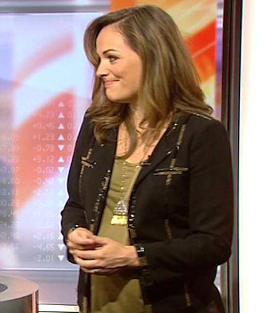 فيديو وصور.. آلام المخاض تداهم مذيعة أخبار على الهواء مباشرة صورة رقم 9