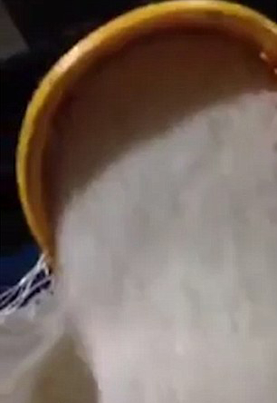 فضيحة كبرى.. صيني يصنع من الاكياس أرز بلاستيكي لبيعه في مصر! صورة رقم 4