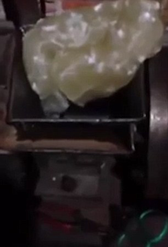 فضيحة كبرى.. صيني يصنع من الاكياس أرز بلاستيكي لبيعه في مصر! صورة رقم 6