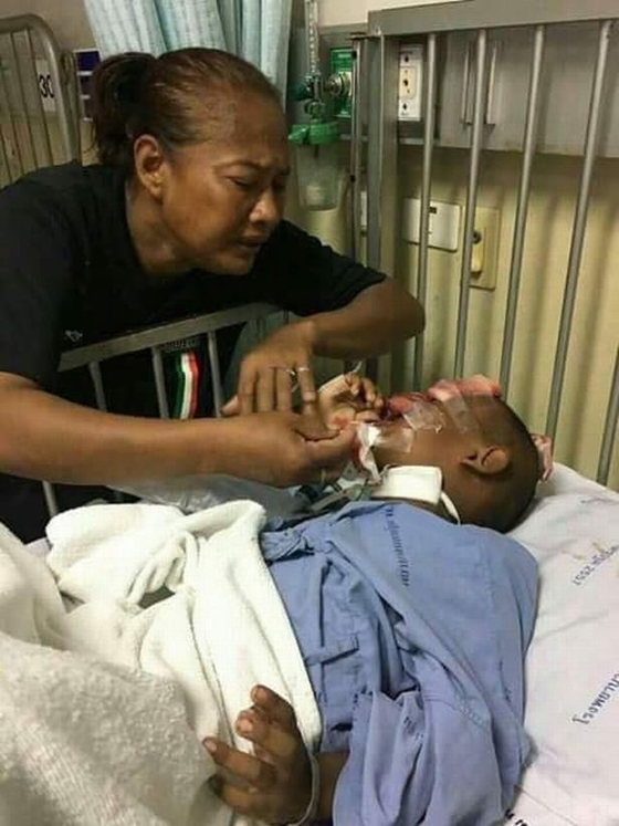  فيديو مروع للحظة دهس طفل وهو يلهو تحت المطر بتايلاند صورة رقم 1