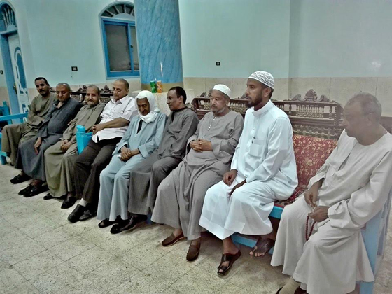 قصة وفاء.. سعودي يقطع آلاف الأميال ليقبل يد معلمه المصري بعد 41 عاما صورة رقم 5