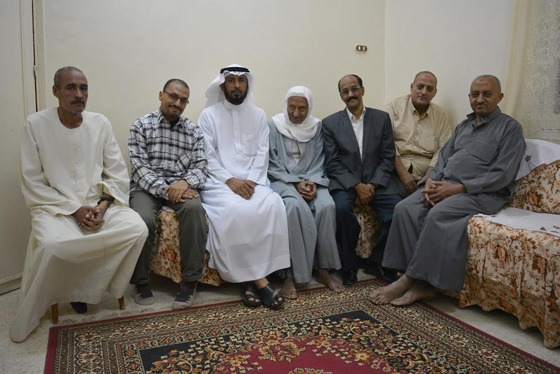 قصة وفاء.. سعودي يقطع آلاف الأميال ليقبل يد معلمه المصري بعد 41 عاما صورة رقم 8