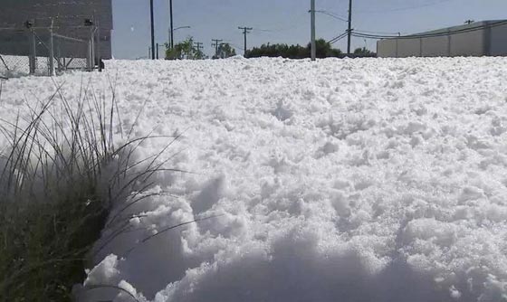 فيديو غريب: رغوة بيضاء غامضة تجتاح شوارع كاليفورنيا! صورة رقم 7