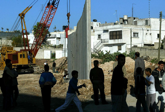   بناء جدار عازل لمخيم عين الحلوة الفلسطيني في لبنان صورة رقم 4