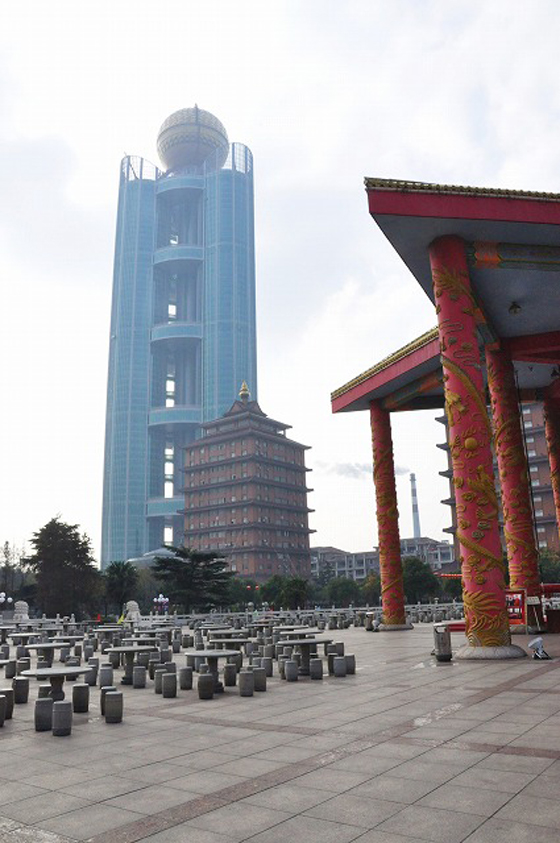 أغنى قرية في العالم: تمنح كل ساكن سيارة وفيلا صورة رقم 14