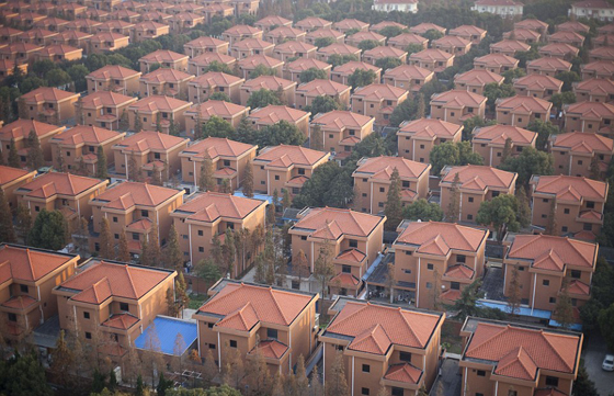 أغنى قرية في العالم: تمنح كل ساكن سيارة وفيلا صورة رقم 6