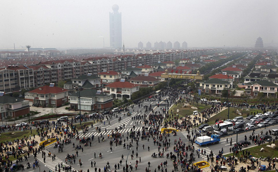 أغنى قرية في العالم: تمنح كل ساكن سيارة وفيلا صورة رقم 12