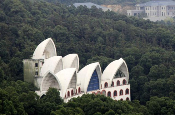 أغنى قرية في العالم: تمنح كل ساكن سيارة وفيلا صورة رقم 8