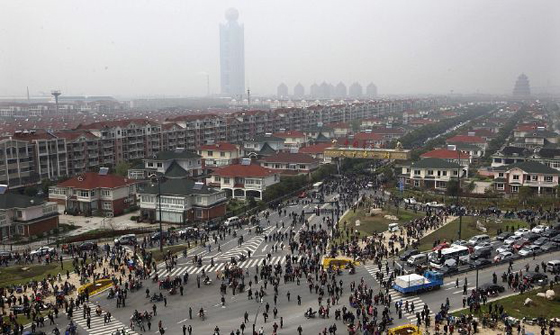 أغنى قرية في العالم: تمنح كل ساكن سيارة وفيلا صورة رقم 4