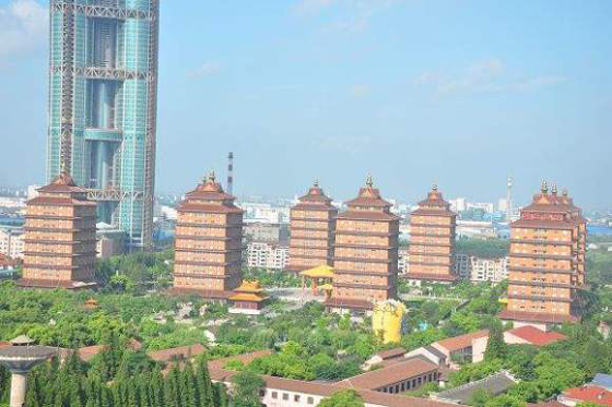 أغنى قرية في العالم: تمنح كل ساكن سيارة وفيلا صورة رقم 10