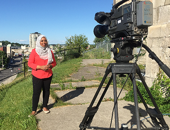 فيديو وصور اول مذيعة محجبة تقدم نشرة الاخبار في تلفزيون كندا صورة رقم 5