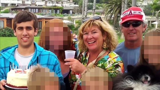 مراهق يقتل والديه وهما نائمان في قصرهما ويبكي في جنازتهما! صورة رقم 4