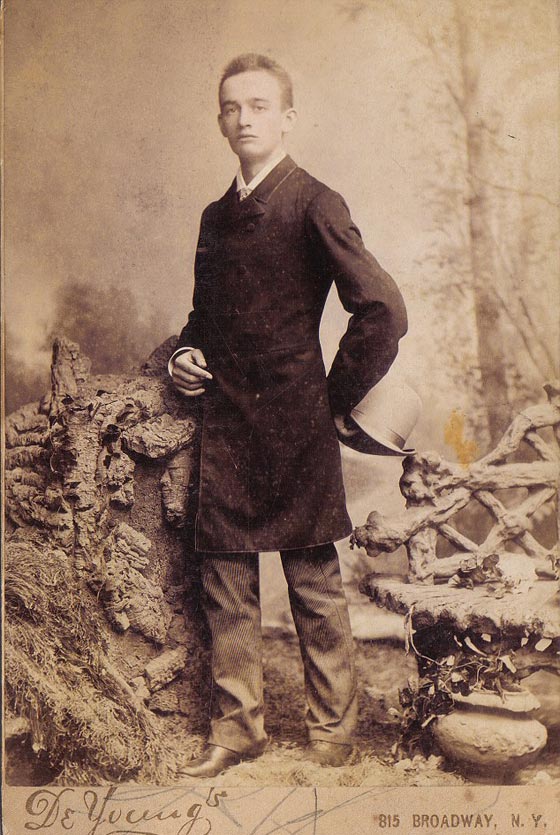 جد ترامب.. من الحلاقة الى التنقيب عن الذهب والتجارة ببائعات الهوى صورة رقم 6