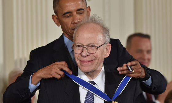  أوباما يمنح وسام الحرية لـ 21 شخصية بارزة صورة رقم 2