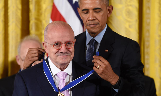  أوباما يمنح وسام الحرية لـ 21 شخصية بارزة صورة رقم 4