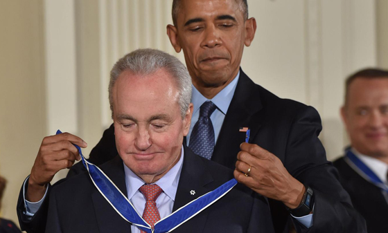  أوباما يمنح وسام الحرية لـ 21 شخصية بارزة صورة رقم 7